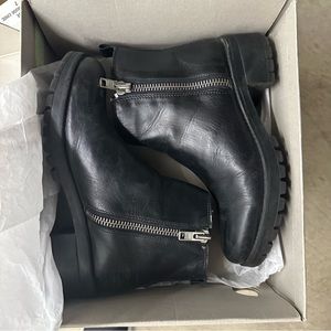 [uo] black leather zipper booties